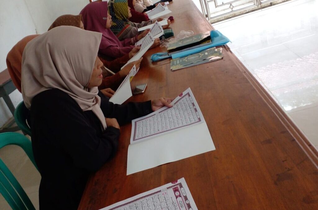 Kegiatan Tadarus Terakhir Meriahkan Aula Desa Cikoneng