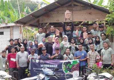 Peran Generasi Muda dalam Inovasi Pemanfaatan Lahan di Desa Cikoneng