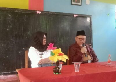 Penyerahan Bantuan Program Indonesia Pintar (PIP) Tahun 2024 di Desa Cikoneng