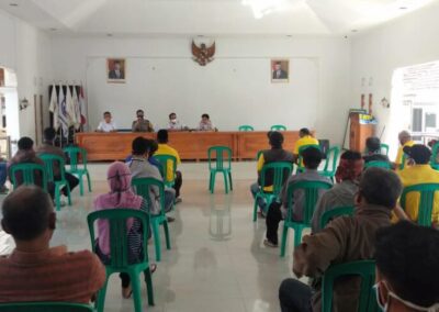 Pemdes Cikoneng Salurkan Insentif RT/RW dan Guru Keagamaan